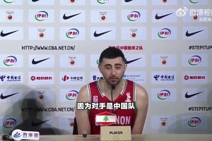 韩国女网红再晒与霍华德互动视频~直呼魔兽鞋子也太大了
